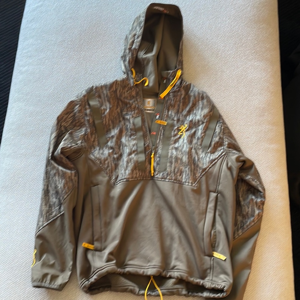 Browning mens L mossy oak camo pullover.  Worn twice